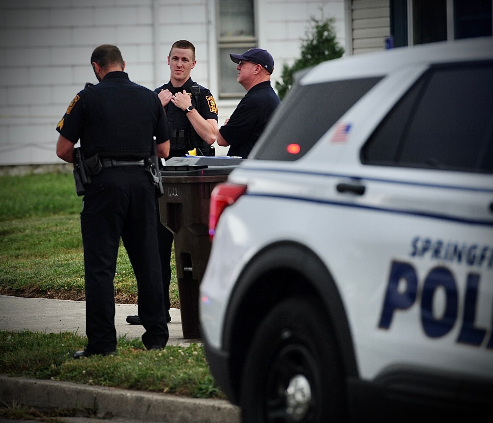 A possible shooting that may be a homicide occurred at Linden Ave., Springfield on Sunday, August 21, 2022. MARSHALL GORBY \STAFF