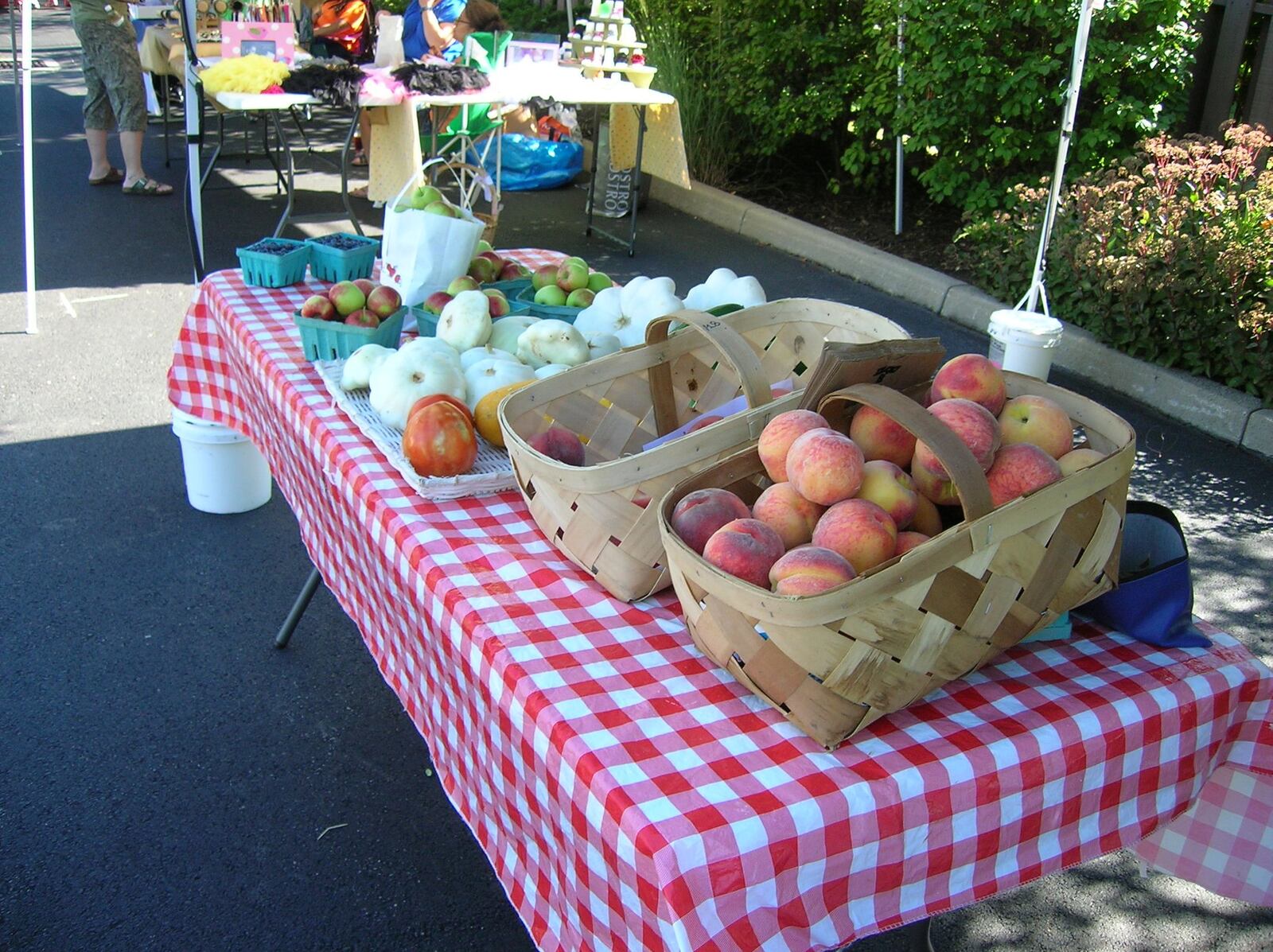 Produce from Irons Fruit Farm at the Oakwood farmers market. Get to know a market s vendors as you shop. SARA MASTBAUM THOMAS/CONTRIBUTED