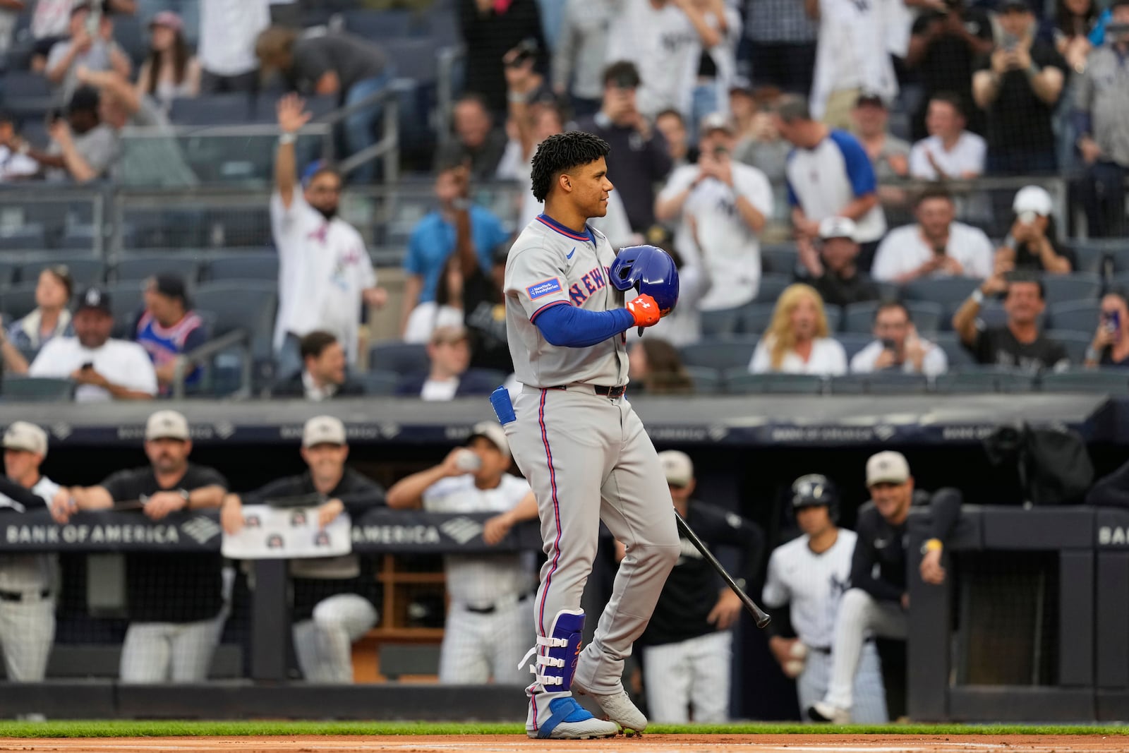 New York Mets' Juan Soto acknowledges the reaction of the crowd as he steps to the plate during the first inning of a baseball game against the New York Yankees Friday, May 16, 2025, in New York. (AP Photo/Seth Wenig)