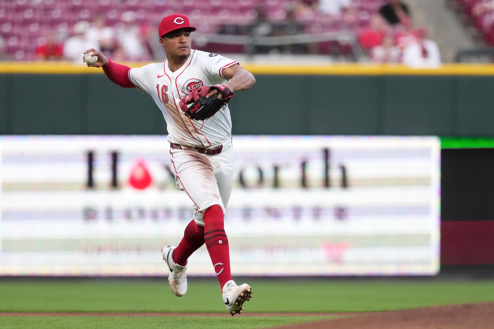 Cincinnati Reds' Noelvi Marte throws to first base for an out in the sixth inning of a baseball game against the St. Louis Cardinals. Monday, April 28, 2025, in Cincinnati. (AP Photo/Kareem Elgazzar)