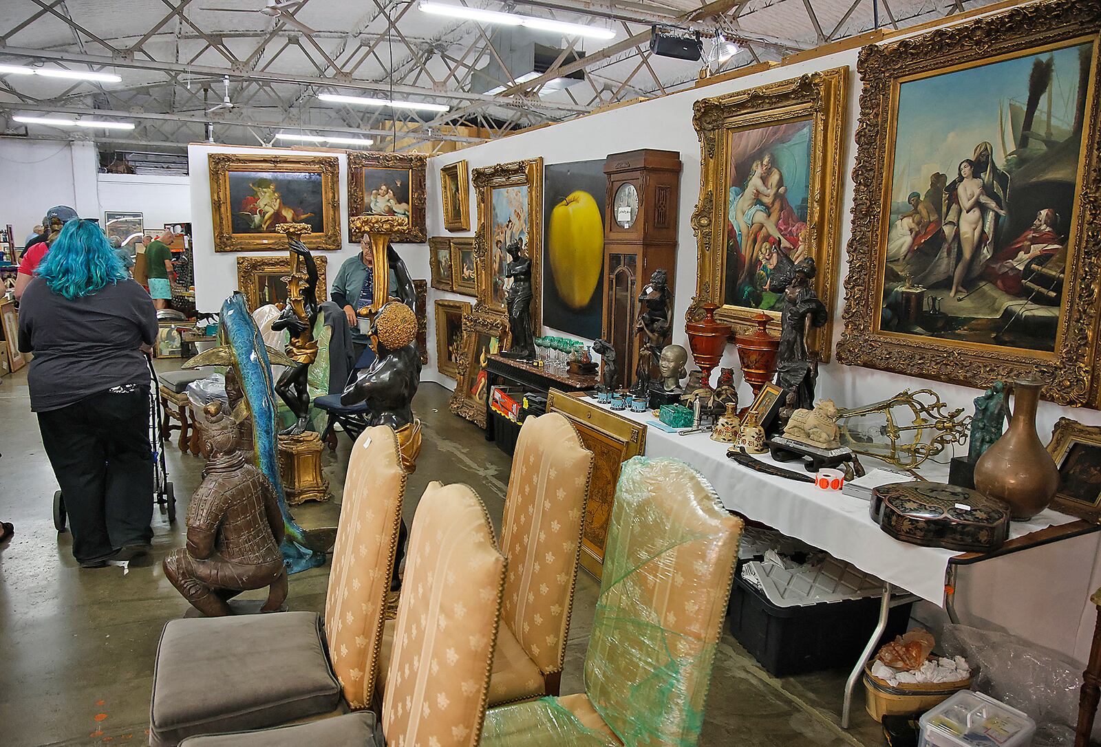 The Springfield Antique Show & Flea Market Extravaganza at the Clark County Fairgrounds Friday, Sept. 15, 2023. BILL LACKEY/STAFF