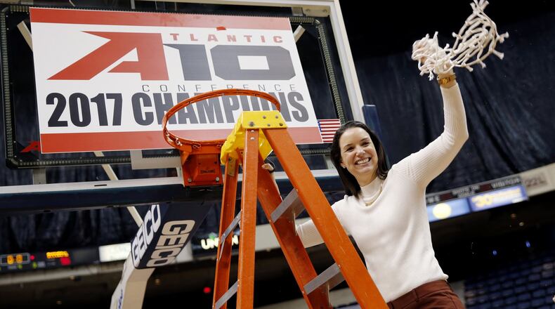 Dayton’s head coach Shauna Green waves a basketball net after defeating Duquesne in the Atlantic 10 women’s NCAA college basketball championship game in Richmond, Va., Sunday, March 5, 2017. (Daniel Sangjib Min /Richmond Times-Dispatch via AP)