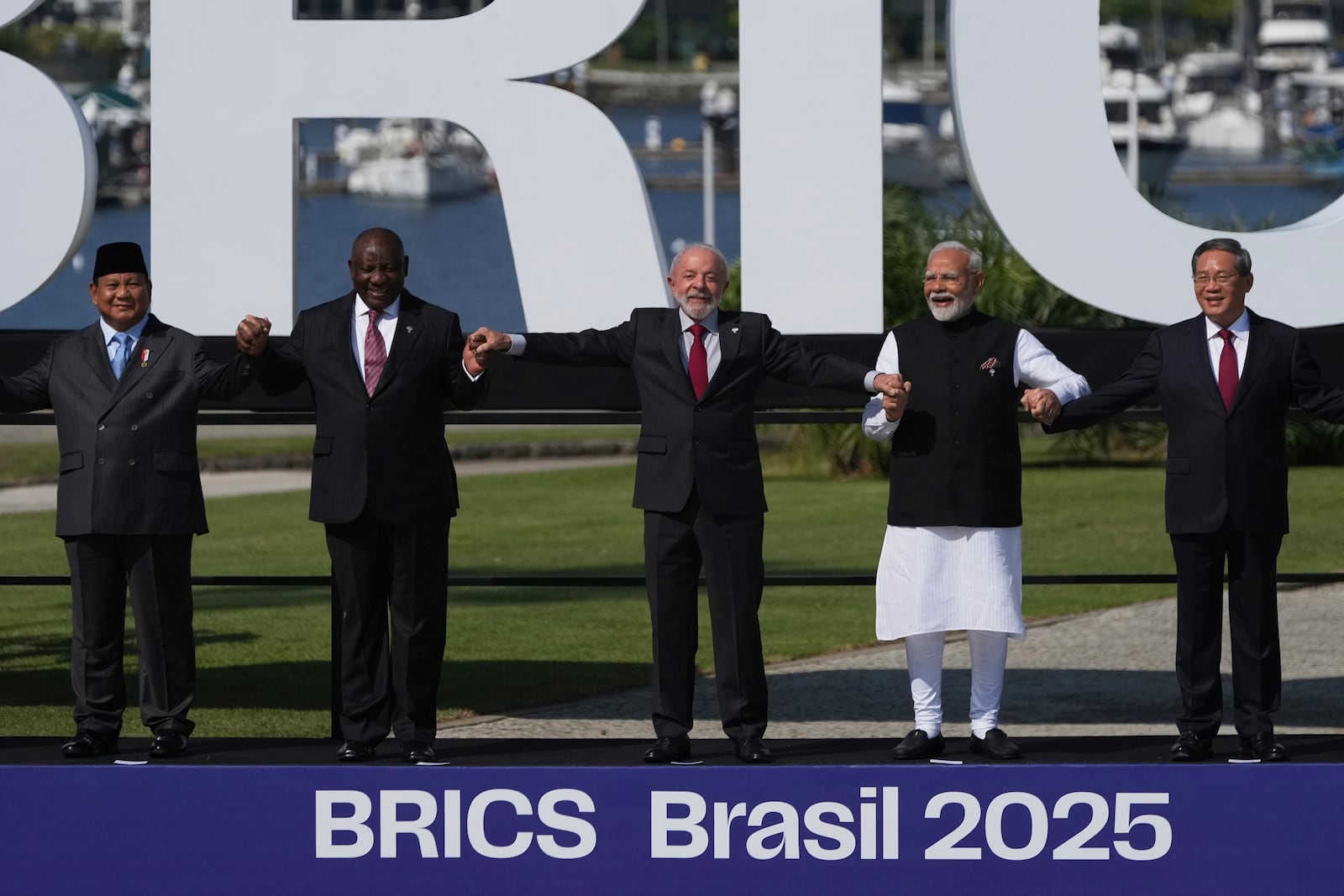From left, Indonesia's President Prabowo Subianto, South Africa's President Cyril Ramaphosa, Brazilian President Luiz Inacio Lula da Silva, India's Prime Minister Narendra Modi, and China's Premier Li Qiang, attending the 17th annual BRICS summit pose for a group photo in Rio de Janeiro, Sunday, July 6, 2025. (AP Photo/Silvia Izquierdo)