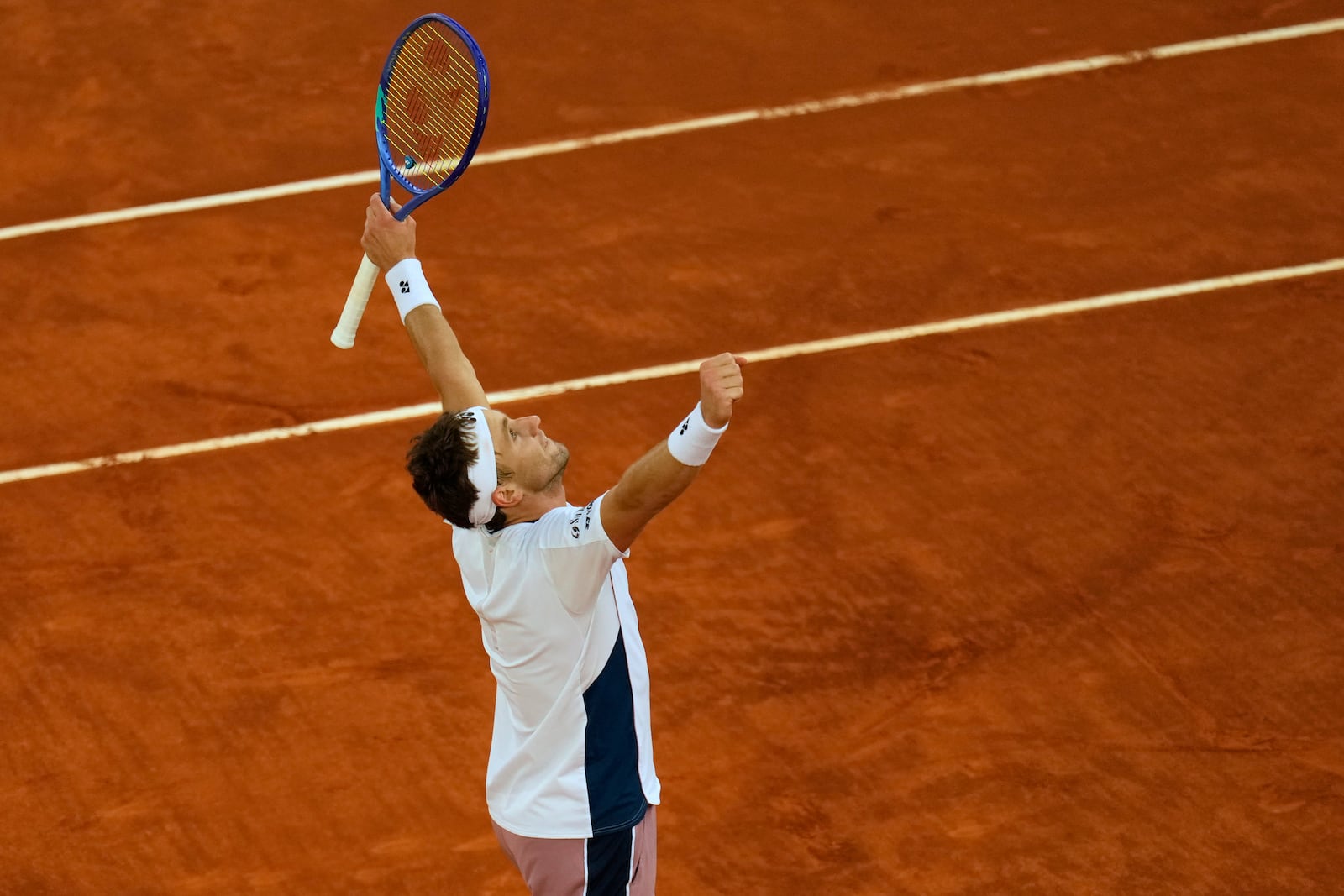 Norway's Casper Ruud reacts after winning the Madrid Open tennis final against Britain's Jack Draper in Madrid, Spain, Sunday, May 4, 2025. (AP Photo/Manu Fernandez)