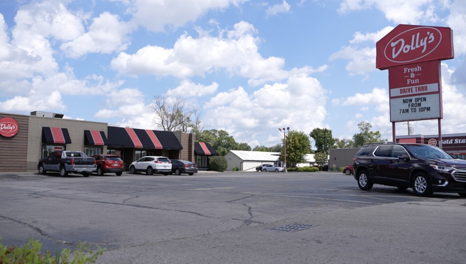 Dolly's restaurant at 5202 Beechmont Ave. in Cincinnati had five customers during the WCPO I-Team's visit on Sept. 3, 2025. RAY PFEFFER/WCPO