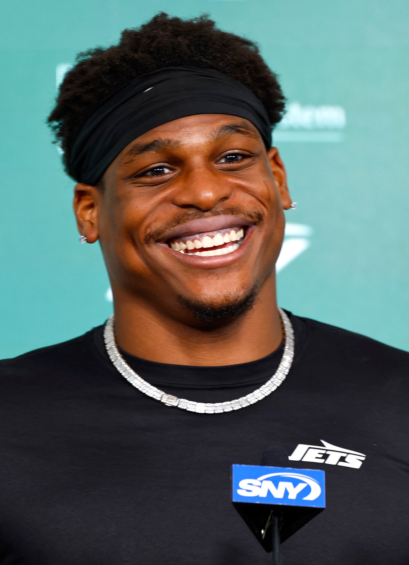 New York Jets linebacker Giovanni Williams responds to questions from media during the NFL football team's rookie camp, Saturday, May 10, 2025, in Florham Park,N.J. (AP Photo/Noah K. Murray)