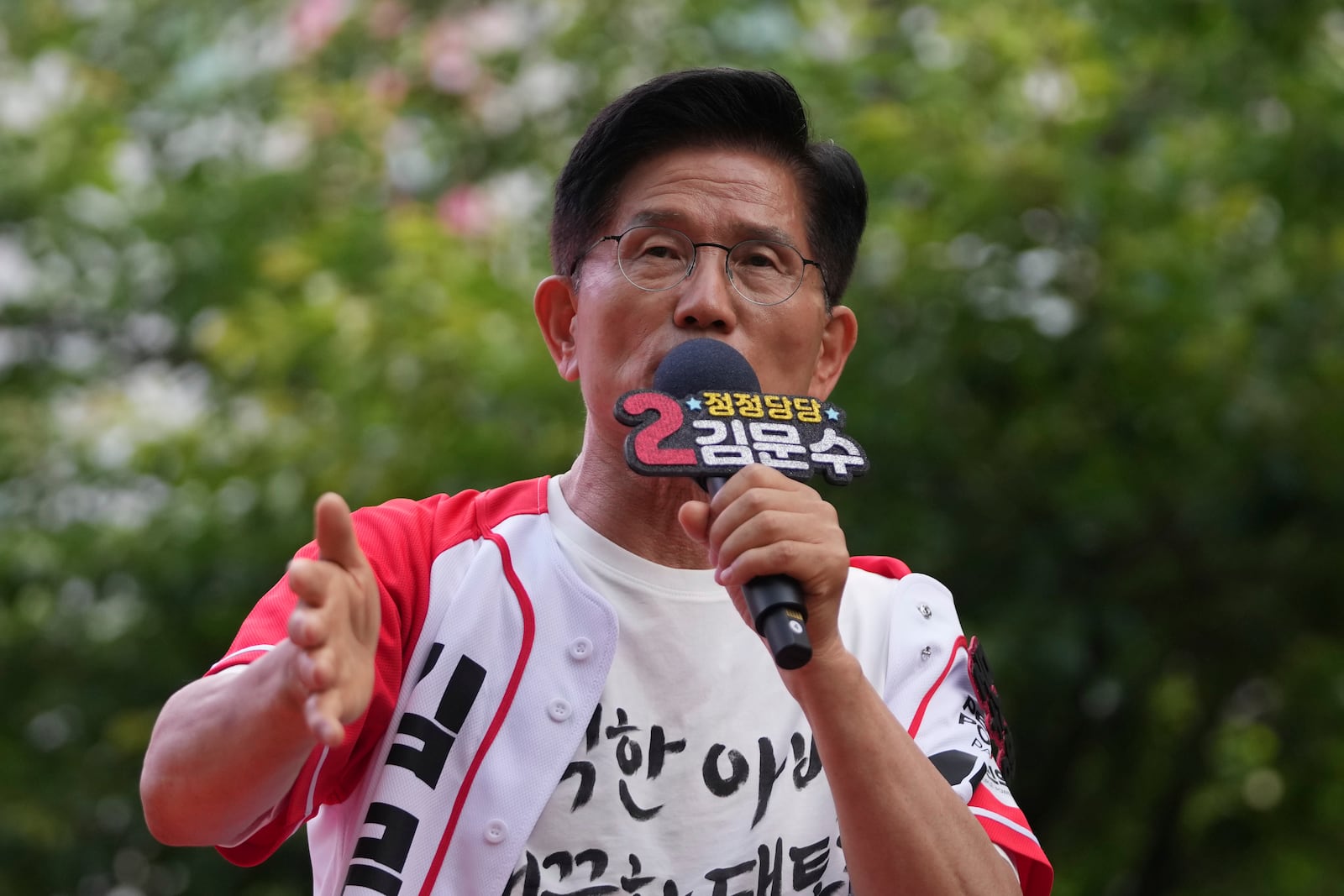 South Korea's People Power Party's presidential candidate Kim Moon Soo, speaks during a presidential election campaign in Seoul, South Korea, Sunday, June 1, 2025. (AP Photo/Lee Jin-man)