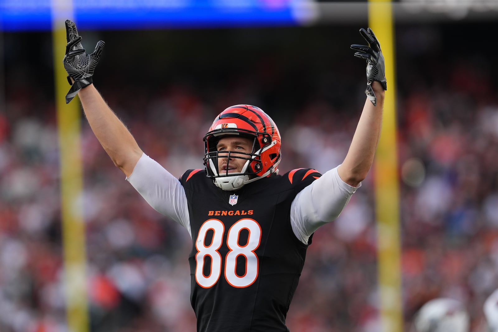 Cincinnati Bengals tight end Mike Gesicki (88) reacts after a play during the second half of an NFL football game against the Arizona Cardinals, Sunday, Dec. 28, 2025, in Cincinnati. (AP Photo/Jeff Dean)