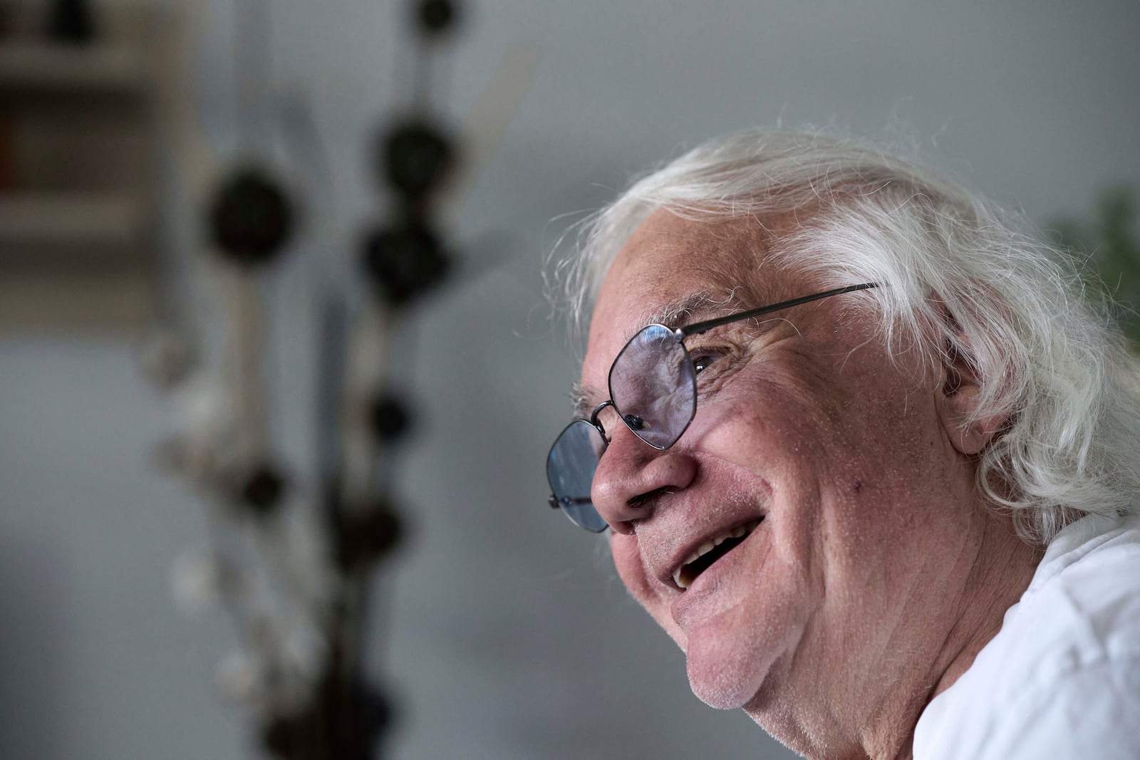 Ben Buitenhuis, a 83-year-old surivor of the 1944-1945 Hunger Winter, reacts during an interview in Delft, Netherlands, Tuesday, April 29, 2025. (AP Photo/Peter Dejong)