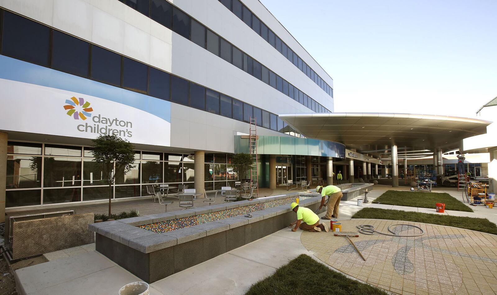 A new main entrance and pedestrian walkway are part of Dayton Children’s new construction. Dayton Children’s is celebrating the completion of its $168 million new patient tower and campus renovation which started in 2014. TY GREENLEES / STAFF