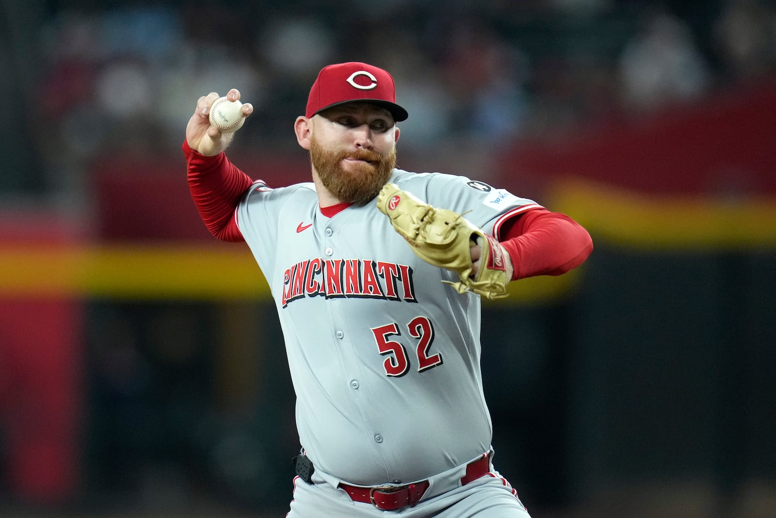 Cincinnati Reds starting pitcher Zack Littell throws against the Arizona Diamondbacks during the first inning of a baseball game Friday, Aug. 22, 2025, in Phoenix. (AP Photo/Ross D. Franklin)