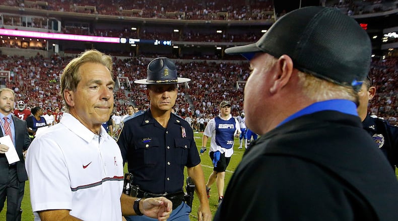 TUSCALOOSA, AL - OCTOBER 01: Head coach Nick Saban of the Alabama Crimson Tide shakes hands with head coach Mark Stoops of the Kentucky Wildcats after their 34-6 win at Bryant-Denny Stadium on October 1, 2016 in Tuscaloosa, Alabama. (Photo by Kevin C. Cox/Getty Images)