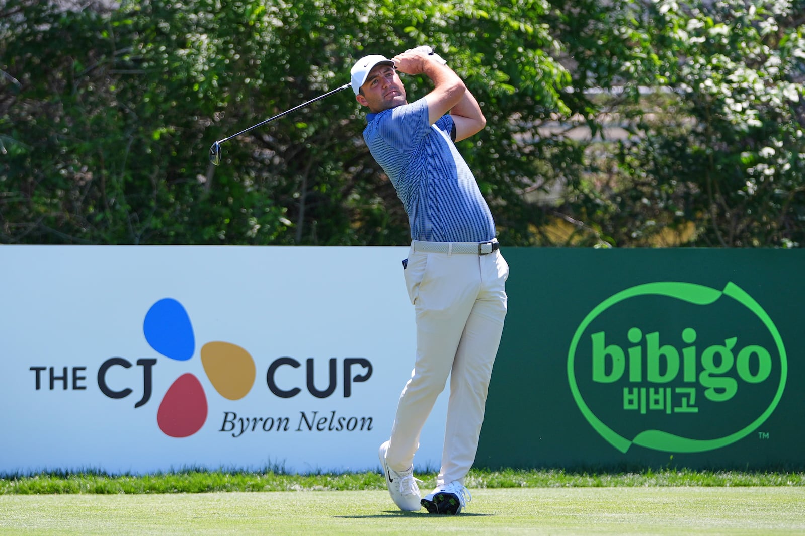 Scottie Scheffler watches his tee shot on the third hole during the final round of the CJ Cup Byron Nelson golf tournament in McKinney, Texas, Sunday, May 4, 2025. (AP Photo/LM Otero)