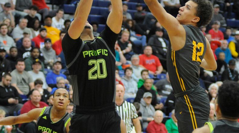 Springfield’s Raymans Cole (right) goes for a rebound. MARC PENDLETON / STAFF