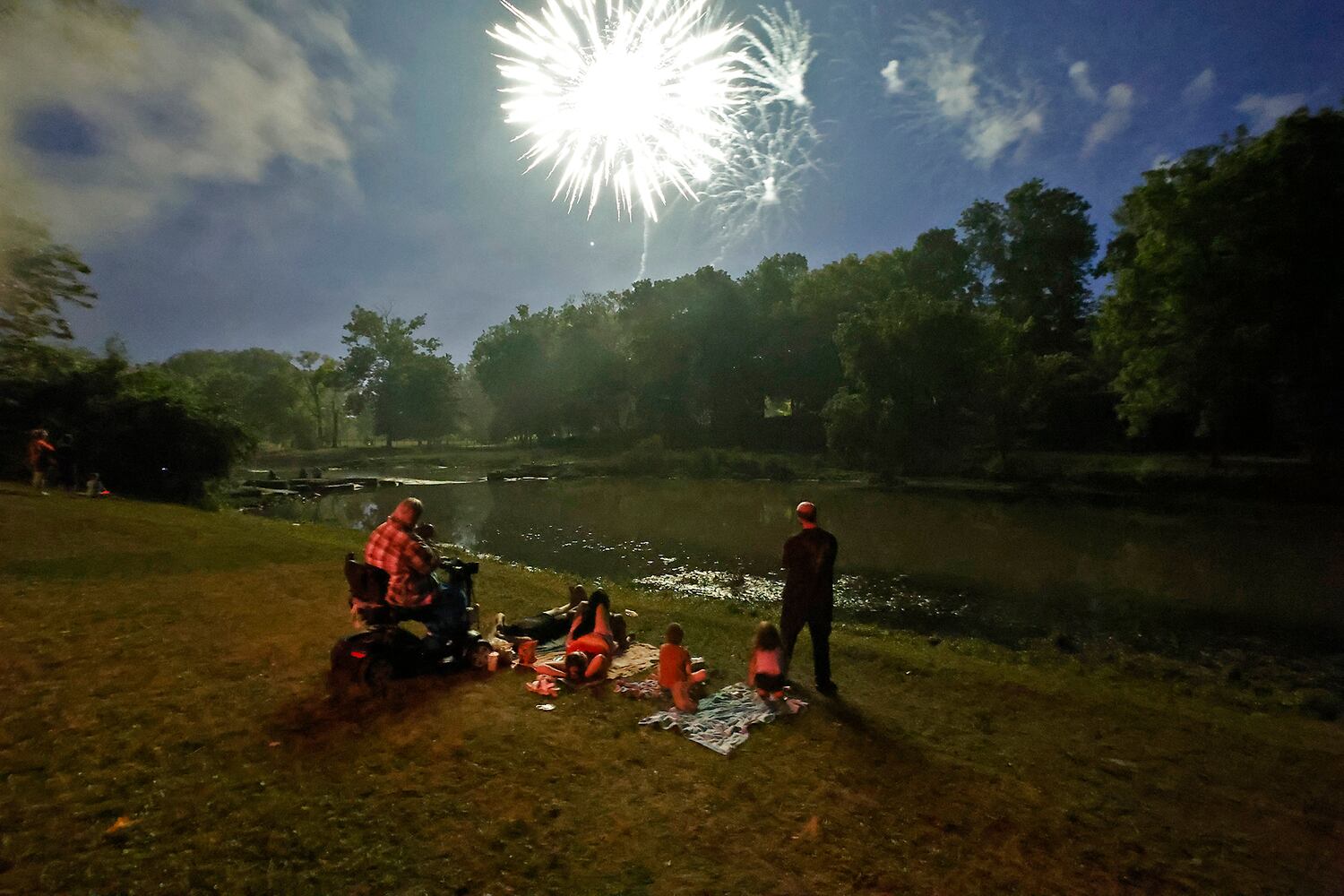 070524 Fireworks SNS