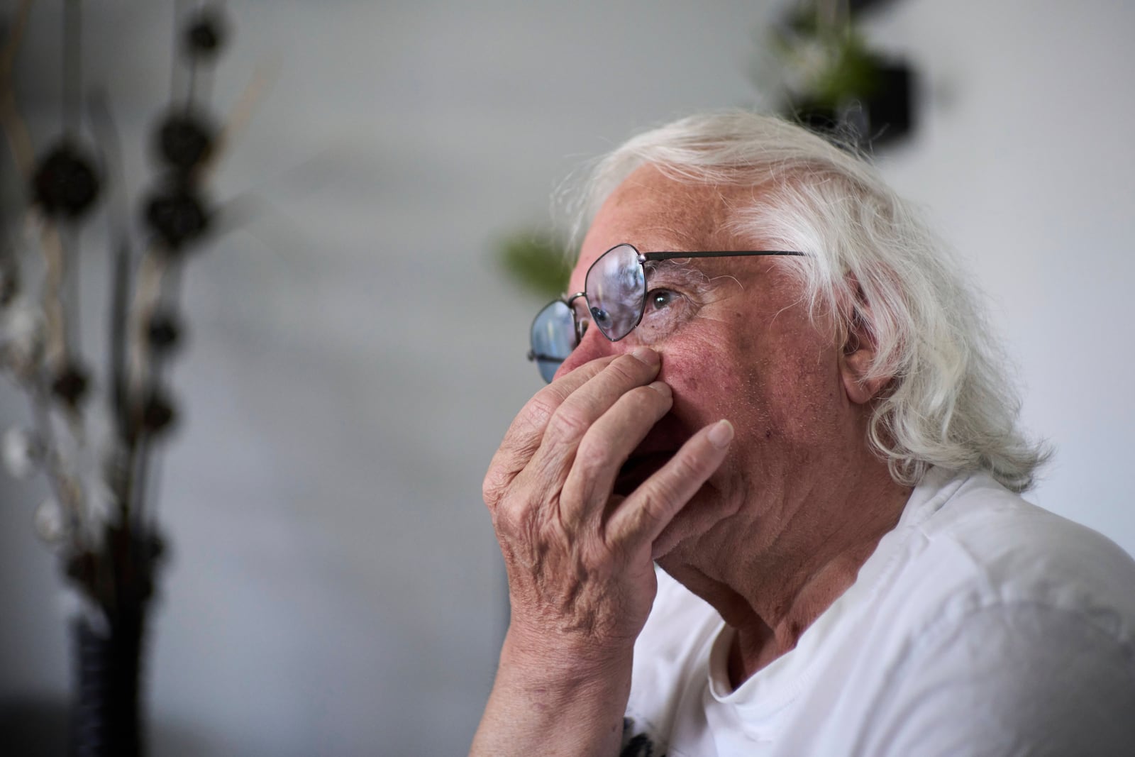 Ben Buitenhuis, a 83-year-old surivor of the 1944-1945 Hunger Winter, reacts during an interview in Delft, Netherlands, Tuesday, April 29, 2025. (AP Photo/Peter Dejong)