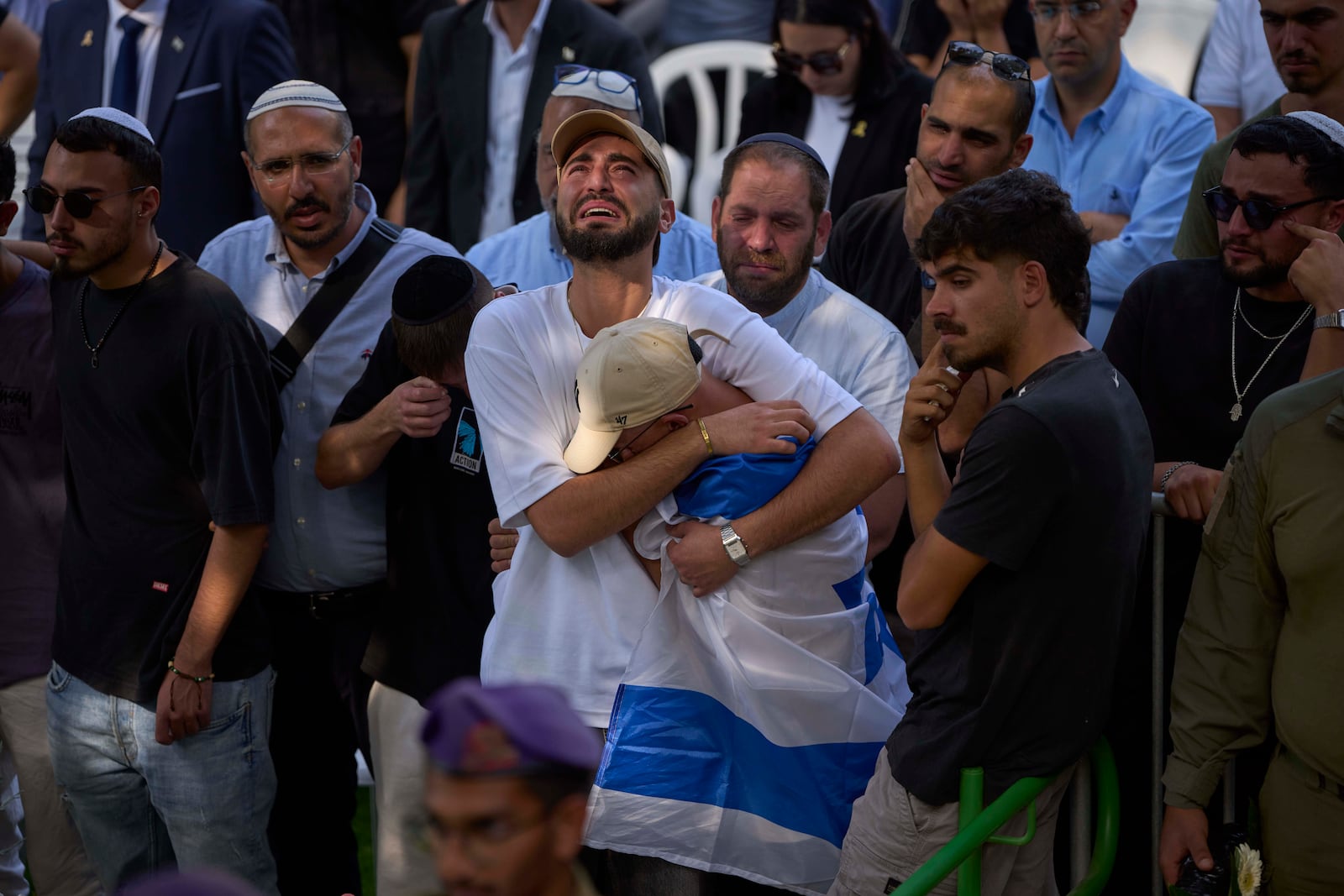 Mourners attend the funeral of Israeli soldier Sgt. Omer Van Gelder, who was killed in a battle in the Gaza Strip, at the Mount Herzl military cemetery in Jerusalem, Israel, Tuesday, June 3, 2025. (AP Photo/Ohad Zwigenberg)