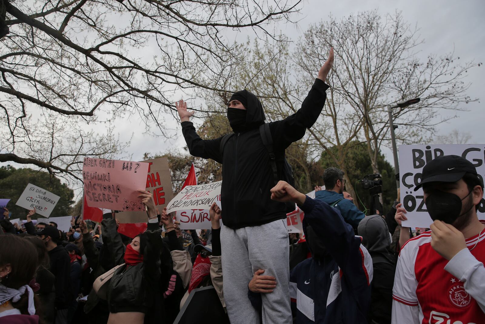 Protester shout slogans during a gathering after Istanbul's Mayor Ekrem Imamoglu was arrested and sent to prison, in Istanbul, Turkey, Tuesday, March 25, 2025. (AP Photo/Huseyin Aldemir)