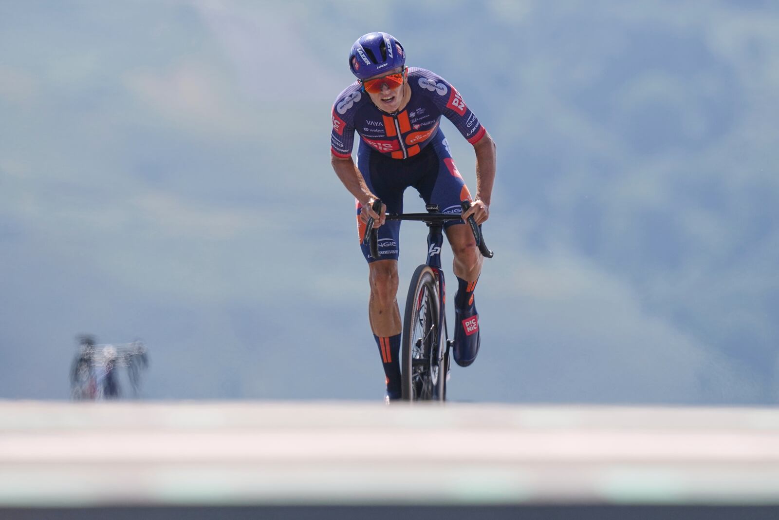 Britain's Oscar Onley climbs during the thirteenth stage of the Tour de France cycling race, an individual time-trial over 10.5 kilometers (6.5 miles) in the Pyrenees mountains with start in Loudenvielle and finish in Peyragudes, France, Friday, July 18, 2025. (AP Photo/Thibault Camus)