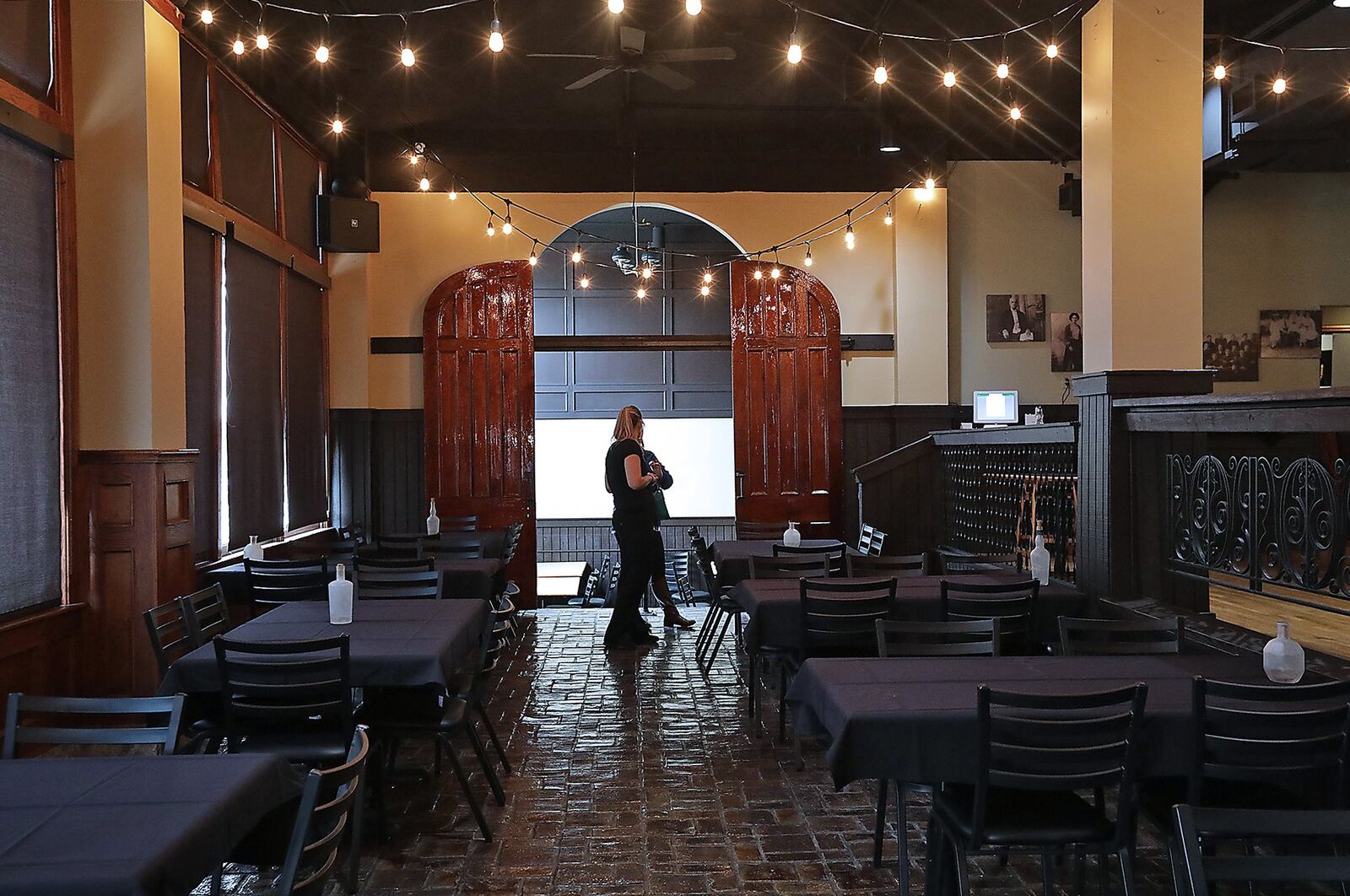 The dinning room at Fatelli's Famiglia Ristorante. BILL LACKEY/STAFF
