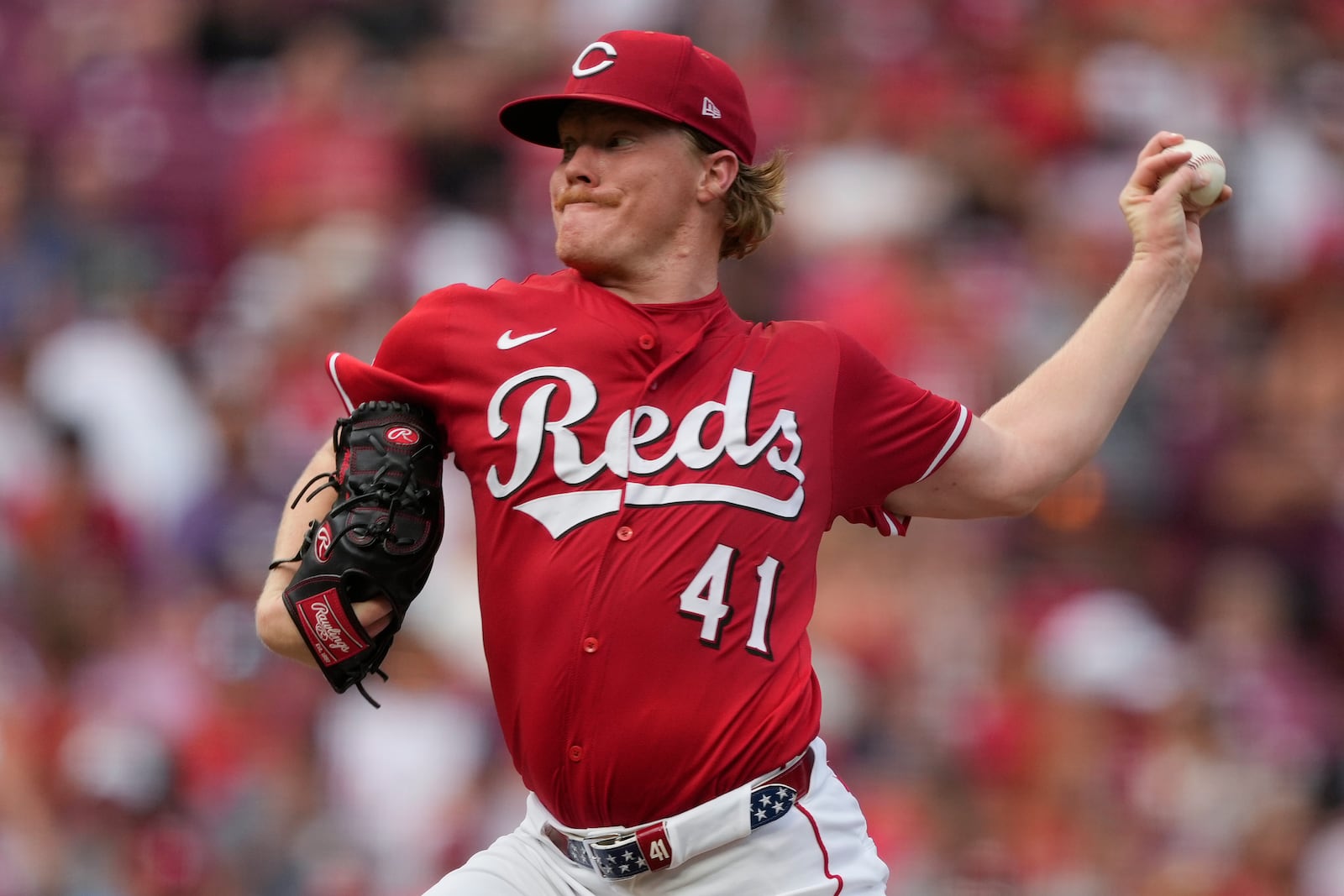 Cincinnati Reds pitcher Andrew Abbott throws during the third inning of a baseball game against the Philadelphia Phillies Monday, Aug. 11, 2025, in Cincinnati. (AP Photo/Carolyn Kaster)