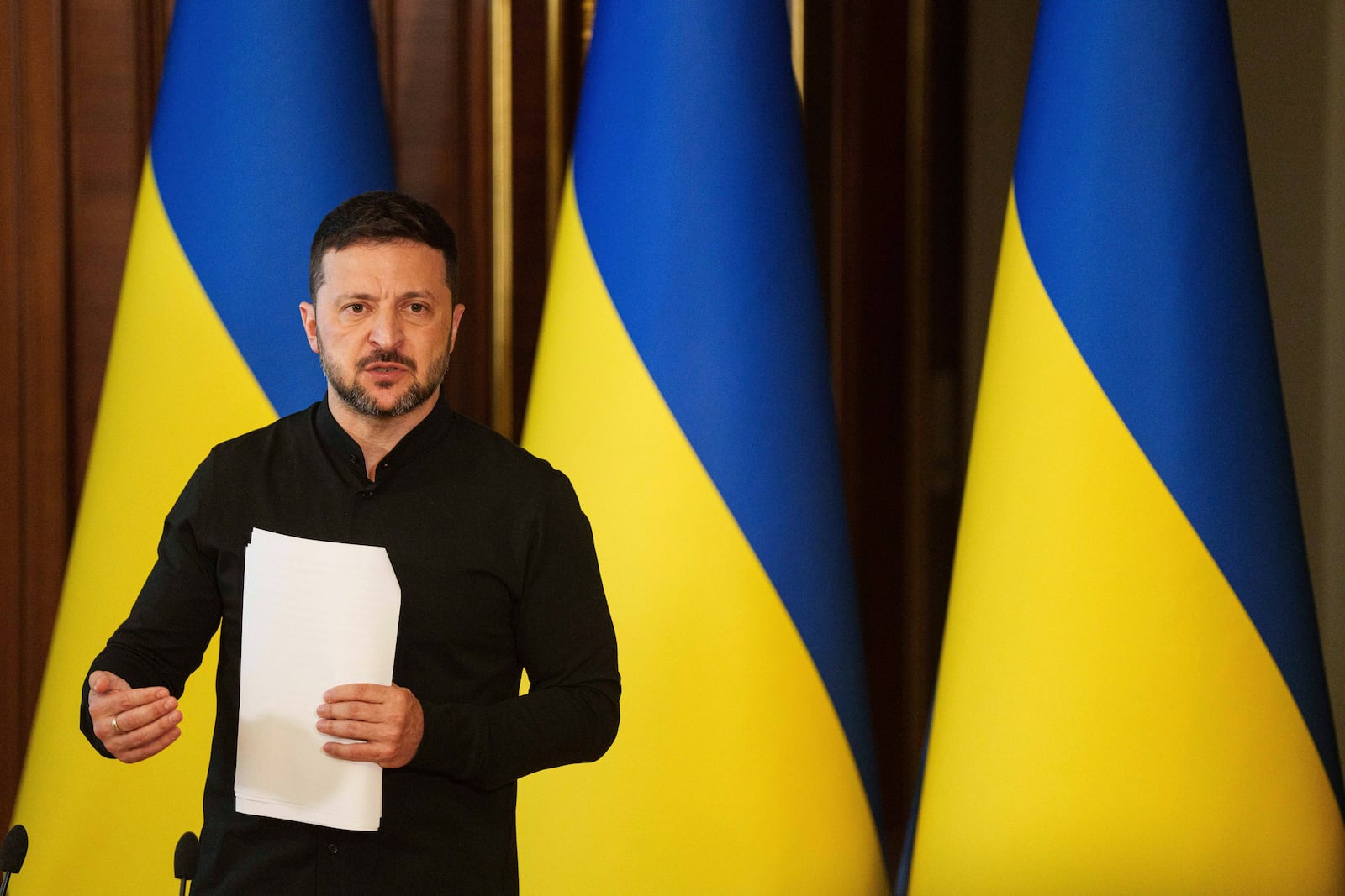 Ukrainian President Volodymyr Zelenskyy speaks to journalists during a press conference in Kyiv, Ukraine, Tuesday, May 13, 2025. (AP Photo/Evgeniy Maloletka)