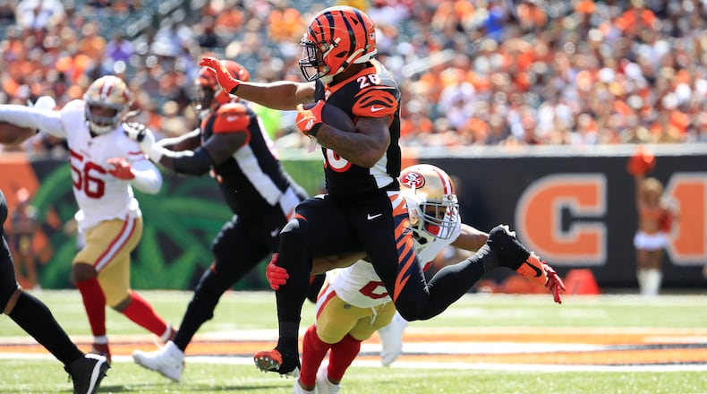 CINCINNATI, OHIO - SEPTEMBER 15: Joe Mixon #28 of the Cincinnati Bengals runs with the ball while defended by K’Waun Williams #24 of the San Francisco 49ers at Paul Brown Stadium on September 15, 2019 in Cincinnati, Ohio. (Photo by Andy Lyons/Getty Images)