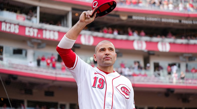 Cincinnati Reds' Joey Votto acknowledges the crowd as he walks off the field after a baseball game against the Pittsburgh Pirates in Cincinnati, Sunday, Sept. 24, 2023. (AP Photo/Aaron Doster)