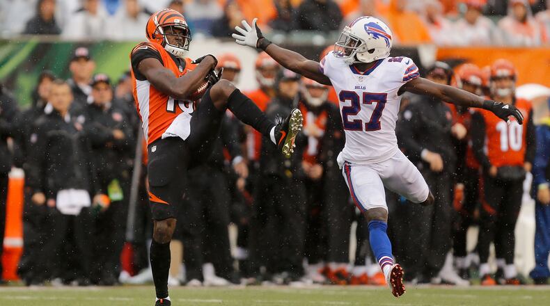 CINCINNATI, OH - OCTOBER 8:  A.J. Green #18 of the Cincinnati Bengals catches a pass while being defended by Tre'Davious White #27 of the Buffalo Bills during the third quarter at Paul Brown Stadium on October 8, 2017 in Cincinnati, Ohio. (Photo by Michael Reaves/Getty Images)