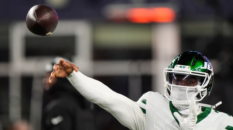 New York Jets' Tyrod Taylor warms up ahead of an NFL football game against the New England Patriots, Thursday, Nov. 13, 2025, in Foxborough, Mass. (AP Photo/Robert F. Bukaty)