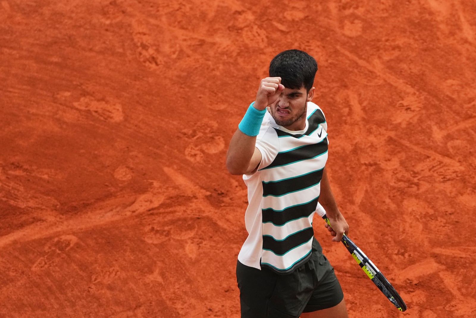 Spain's Carlos Alcaraz reacts as he plays against Italy's Jannik Sinner during their final match of the French Tennis Open at the Roland-Garros stadium in Paris, Sunday, June 8, 2025. (AP Photo/Lindsey Wasson)