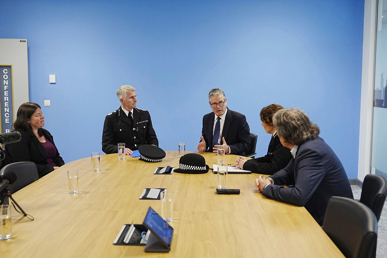 Britain's Prime Minister Sir Keir Starmer meeting with Police and Crime Commissioner Emily Spurrell, left, Deputy Chief Constable Chris Green, second left, Assistant Chief Constable Jenny Sims, and the Mayor of Liverpool City Region, Steve Rotheram, right, at Merseyside Police Headquarters, in Liverpool, England, Wednesday, May 28, 2025. (Peter Byrne/Pool photo via AP)