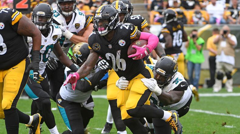 PITTSBURGH, PA - OCTOBER 08: Le'Veon Bell #26 of the Pittsburgh Steelers rushes against the Jacksonville Jaguars in the first quarter during the game at Heinz Field on October 8, 2017 in Pittsburgh, Pennsylvania. (Photo by Justin Berl/Getty Images)
