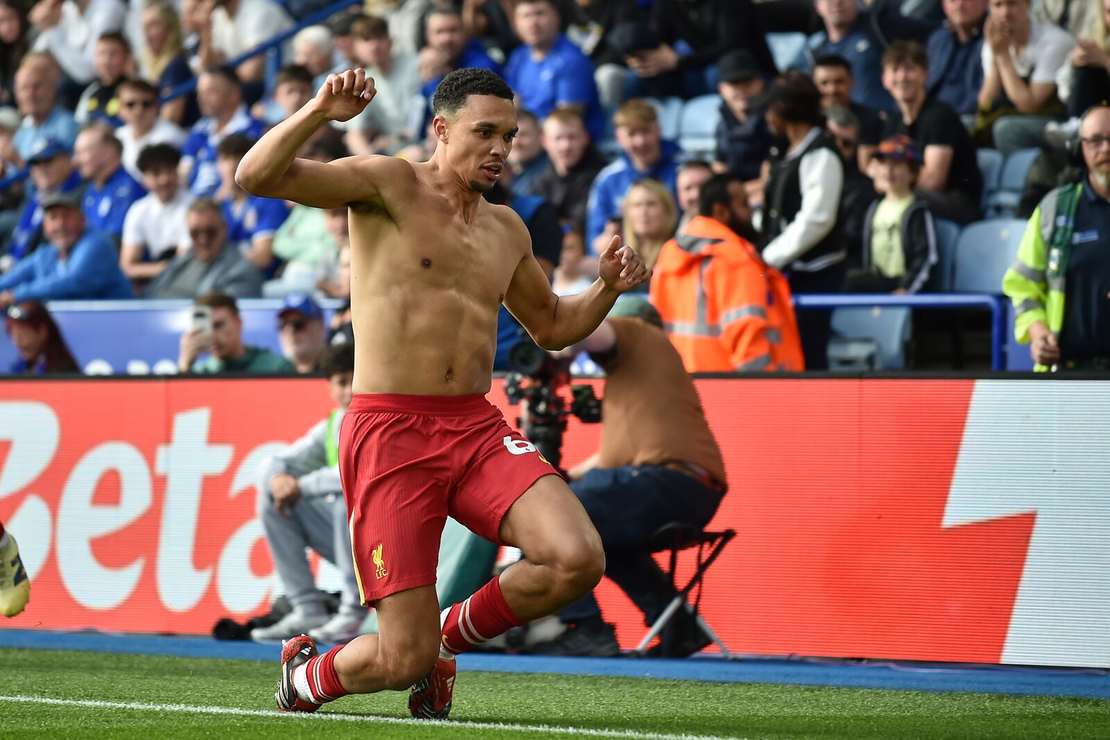 Liverpool's Trent Alexander-Arnold celebrates after scoring his side's opening goal during the English Premier League soccer match between Leicester City and Liverpool at King Power stadium in Leicester, England, Sunday, April 20, 2025. (AP Photo/Rui Vieira)