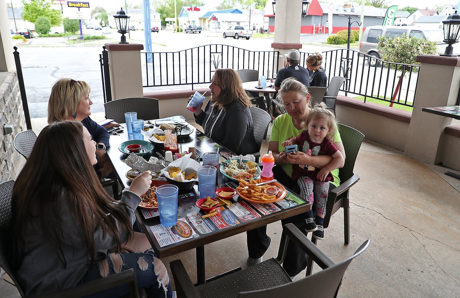 Families and friends enjoyed eating on the patio at Los Mariachis in Springfield. BILL LACKEY/STAFF