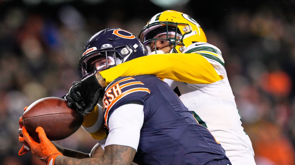 Chicago Bears' DJ Moore catches a touchdown pass with Green Bay Packers' Keisean Nixon defending during overtime of an NFL football game Saturday, Dec. 20, 2025, in Chicago. (AP Photo/Nam Huh)