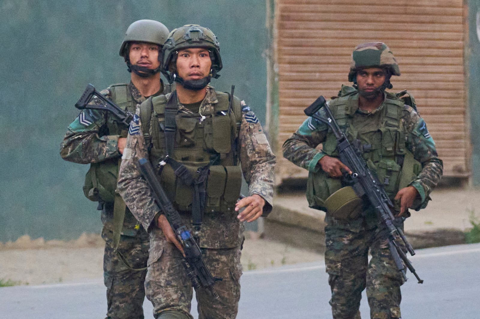 Indian Air Force soldiers arrive at Pampore in Pulwama district of Indian controlled Kashmir, Wednesday, May 7, 2025. (AP Photo/Dar Yasin)