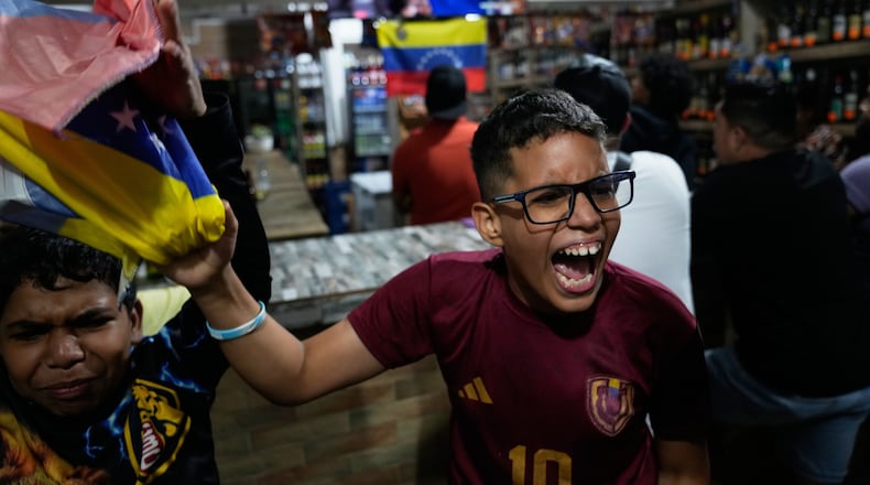 Venezuela fans watch the championship match of the World Classic Baseball between the United States and Venezuela, in Caracas, Venezuela, Tuesday, March 17, 2026. (AP Photo/Ariana Cubillos)