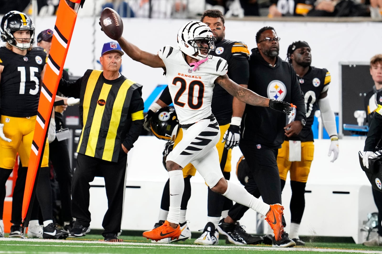 Cincinnati Bengals cornerback DJ Turner II (20) celebrates after intercepting a pass during the first half of an NFL football game against the Pittsburgh Steelers in Cincinnati Thursday, Oct. 16, 2025. (AP Photo/Jeff Dean)