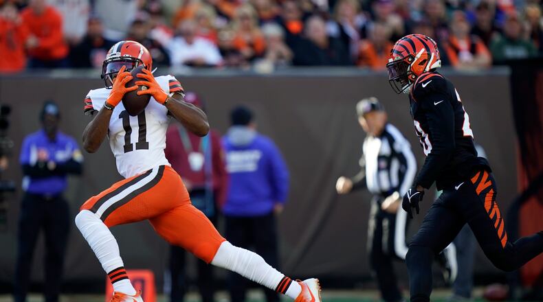 Cleveland Browns' Donovan Peoples-Jones (11) makes a touchdown reception abasing Cincinnati Bengals' Eli Apple (20) during the first half of an NFL football game, Sunday, Nov. 7, 2021, in Cincinnati. (AP Photo/Bryan Woolston)