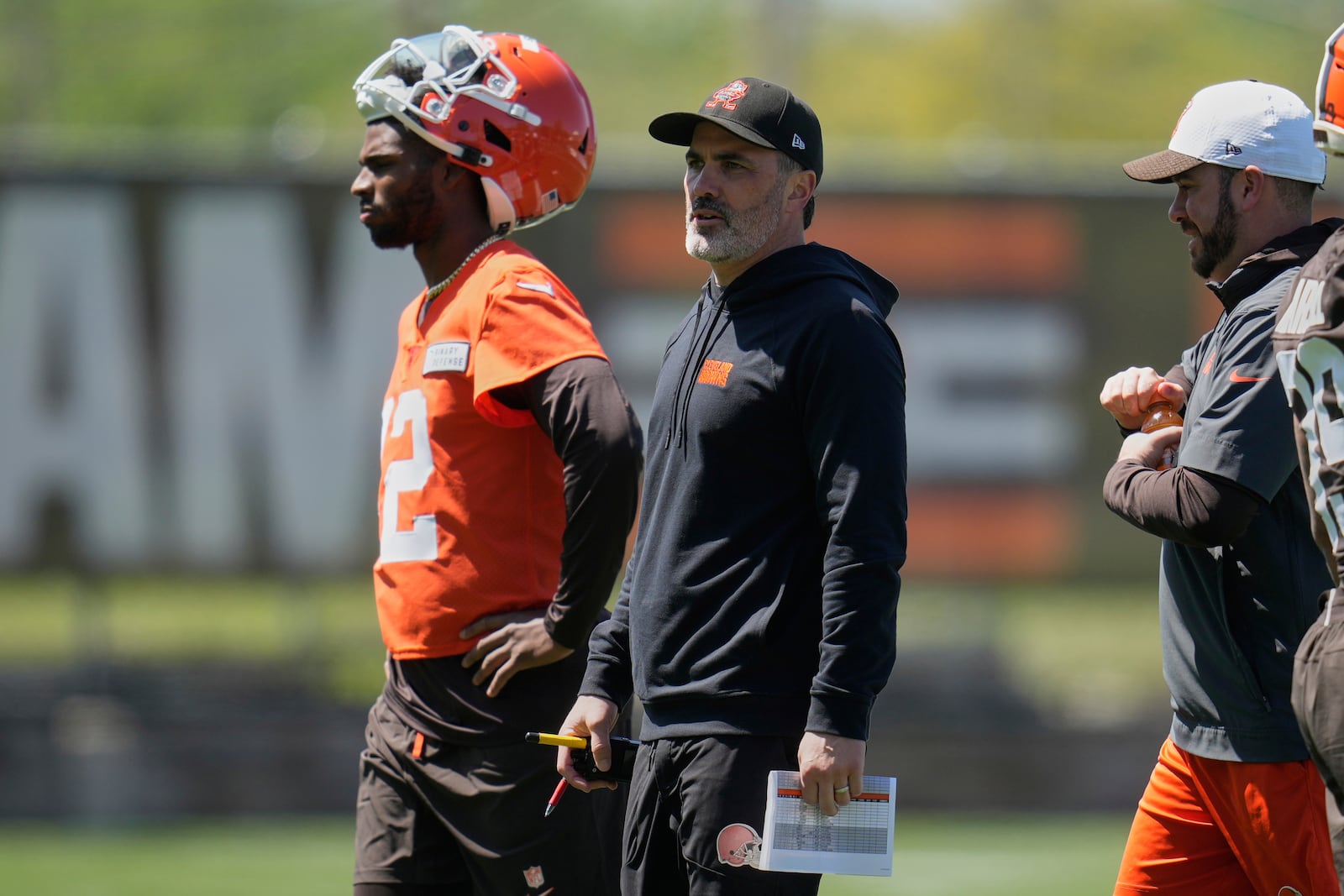Cleveland Browns head coach Kevin Stefanski, center, walks on the field during the NFL football team's rookie minicamp in Berea, Ohio, Friday, May 9, 2025. (AP Photo/Sue Ogrocki)