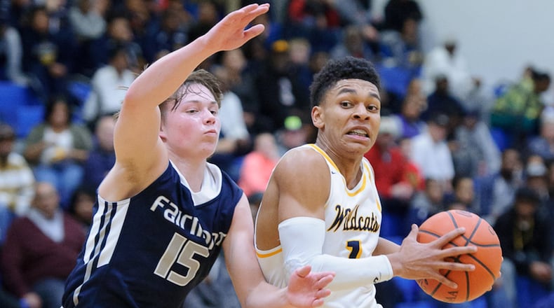 Springfield senior guard Michael McKay dribbles with pressure from Fairmont’s Jack Hendricks during a GWOC National East game on Friday night. BRYANT BILLING / CONTRIBUTED