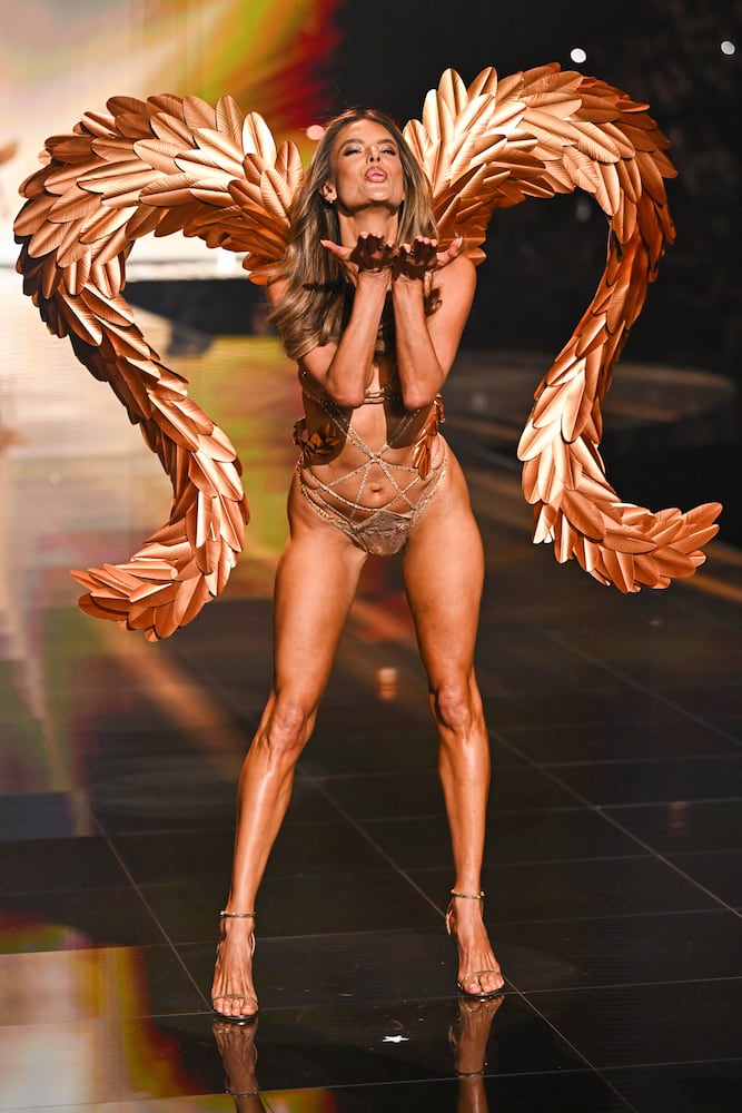 APTOPIX 2025 Victoria's Secret Fashion Show - Show