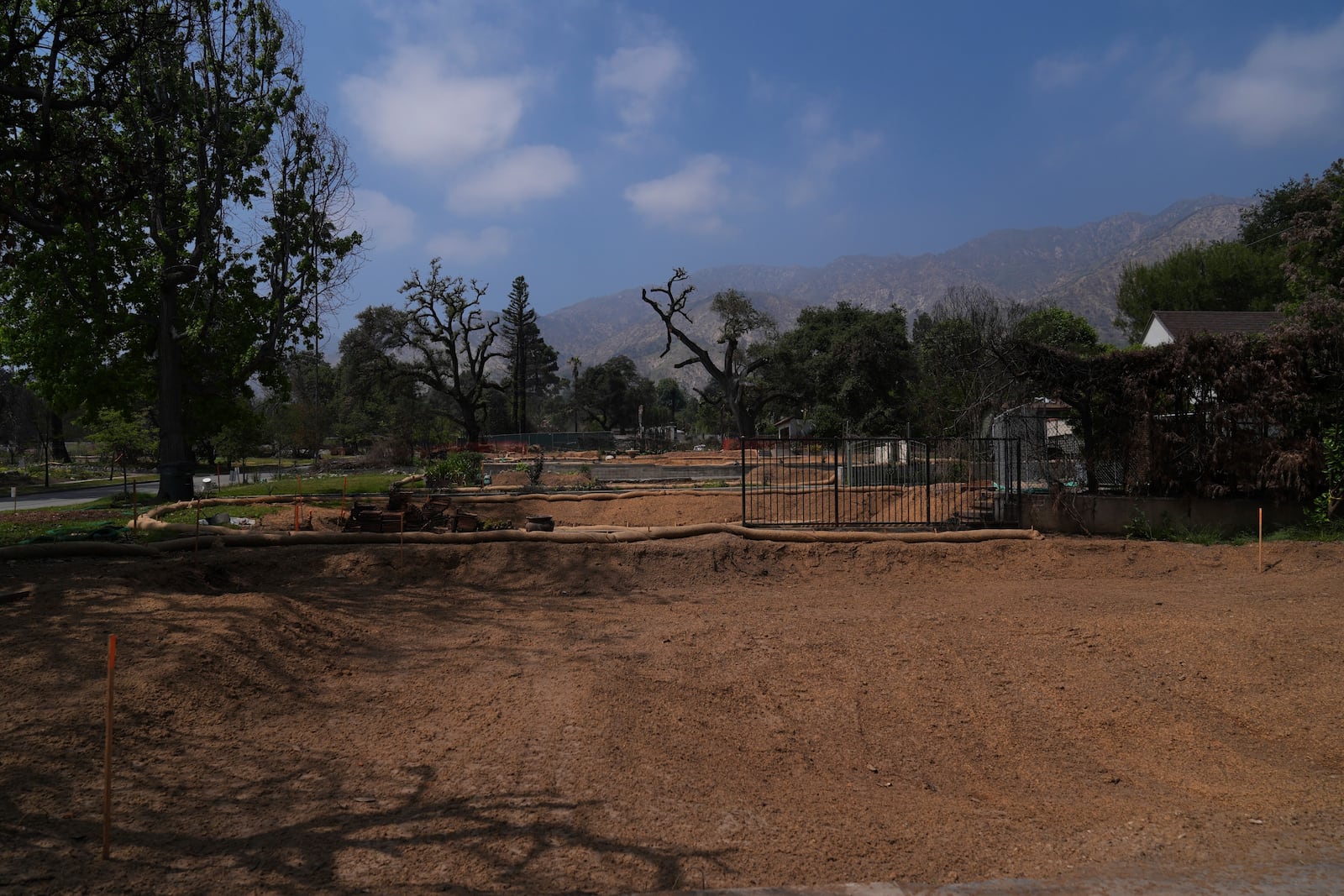 Lots sit empty after the Eaton Fire in January swept through Altadena, Calif., Wednesday, June 4, 2025. (AP Photo/Jae C. Hong)