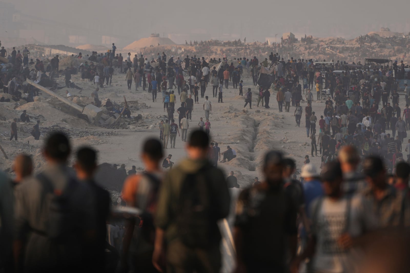 Palestinians wait for food aid trucks to enter from northern Gaza, in Gaza City, Friday, July 25, 2025. (AP Photo/Abdel Kareem Hana)