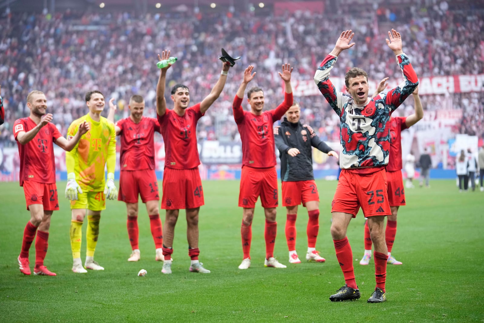 Bayern players thank the fans at the end of the German Bundesliga soccer match between RB Leipzig and FC Bayern Munich at the Red Bull Arena in Leipzig, Germany, Saturday, May 3, 2025. (AP Photo/Ebrahim Noroozi)