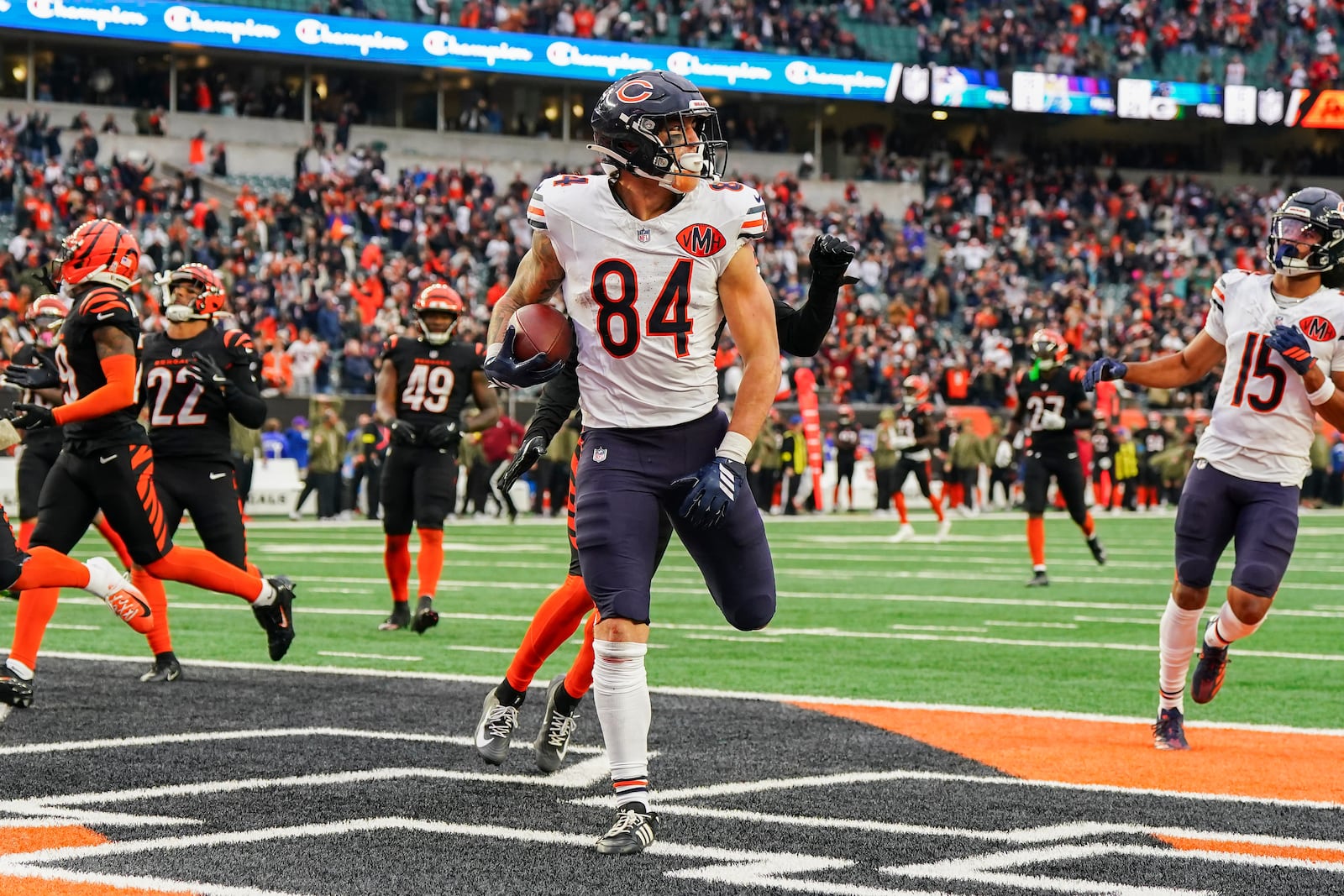 Chicago Bears tight end Colston Loveland (84) scores a touchdown during the first half of an NFL football game against the Cincinnati Bengals, Sunday, Nov. 2, 2025, in Cincinnati. (AP Photo/Jeff Dean)