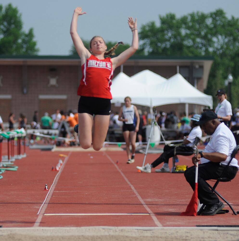 PHOTOS: State track and field, Day 2, D-III running, D-II field