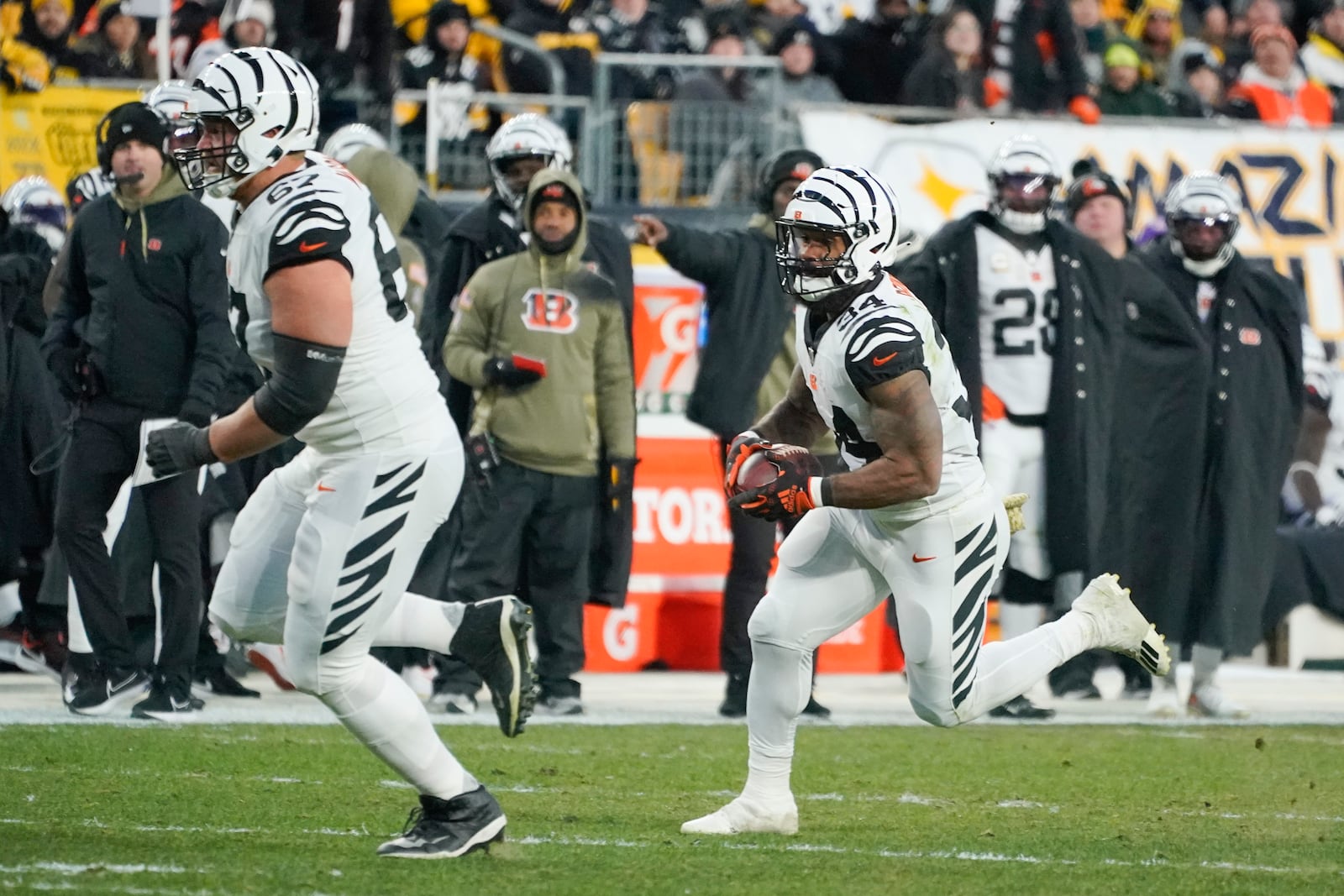 Cincinnati Bengals running back Samaje Perine (34) follows offensive tackle Cordell Volson (67) on his way to a touchdown against the Pittsburgh Steelers during the first half of an NFL football game, Sunday, Nov. 20, 2022, in Pittsburgh. (AP Photo/Gene J. Puskar)