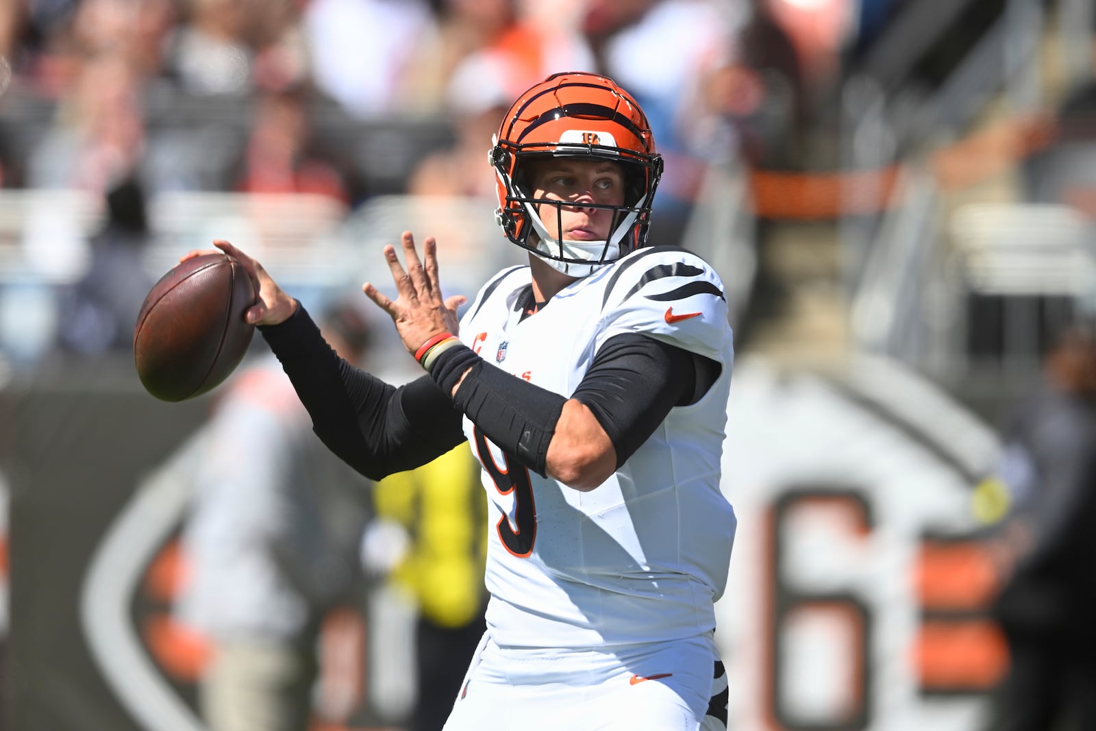 Cincinnati Bengals quarterback Joe Burrow (9) throws a pass during the first half of an NFL football game against the Cleveland Browns, Sunday, Sept. 7, 2025, in Cleveland. (AP Photo/David Richard)